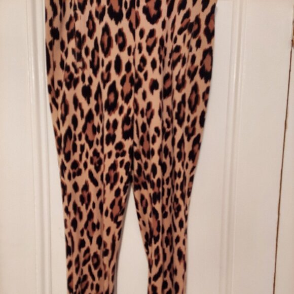 NWT Chico's Juliet Ankle Length Pants in Leopard Print size 1.5 (10) - Picture 1 of 1